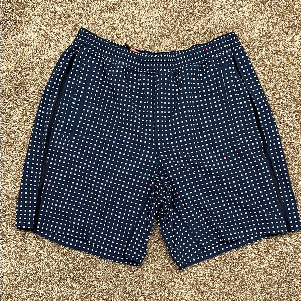 Men’s Lulu Lemon athletic shorts. XL. Navy polka dot